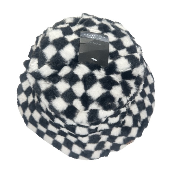 DO EVERYTHING IN LOVE Faux Fur Checkered Bucket Hat - Picture 2 of 6